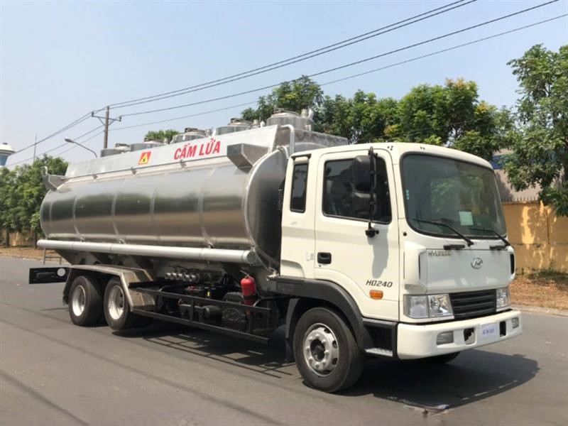 Xe bồn chở xăng dầu 18 khối HYundai HD240 xi téc Inox 18m3