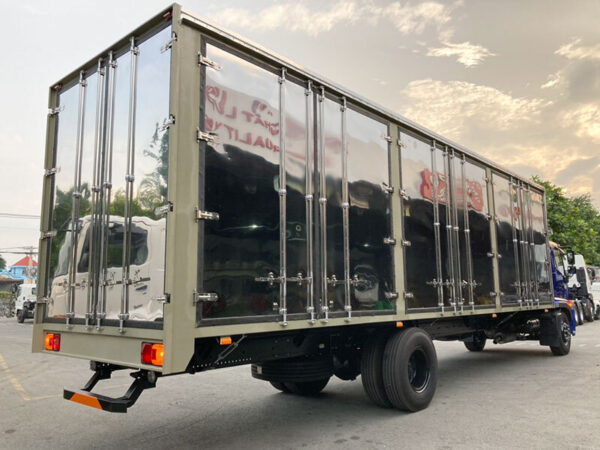 Xe tải Hino thùng chở pallet chở cấu kiện điện tử Xe tải Hino thùng chở pallet chở cấu kiện điện tử