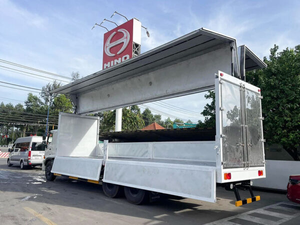 Xe tải Hino thùng kín cánh dơi Xe tải Hino 8 tấn thùng kín cánh dơi FG 500 serries