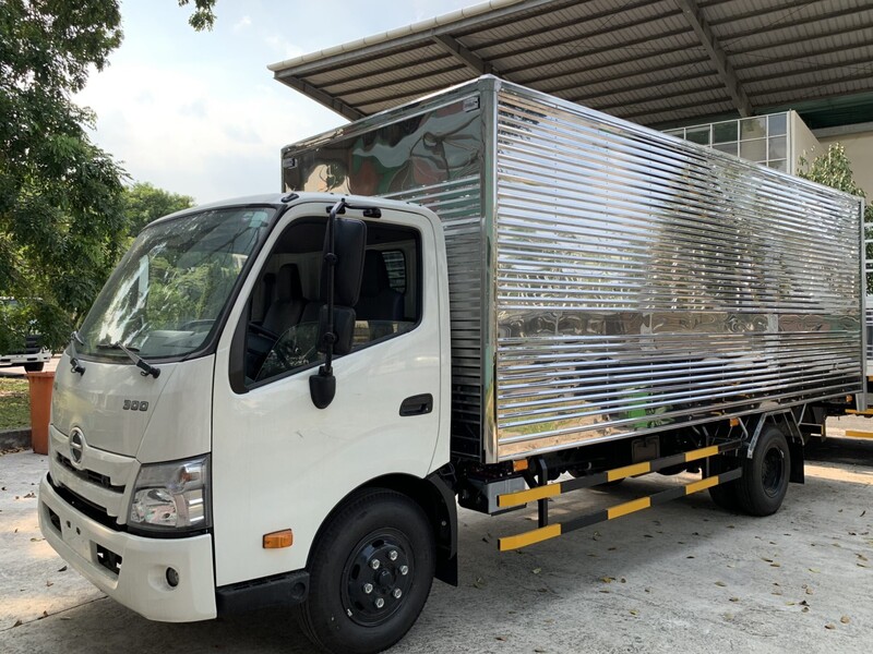Xe tải Hino 3.5 tấn thùng kín xe tải hino 3.5 tấn thùng kín series 300