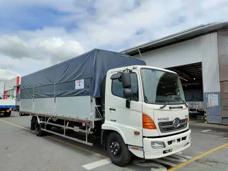 Xe tải Hino 6 tấn thùng mui bạt