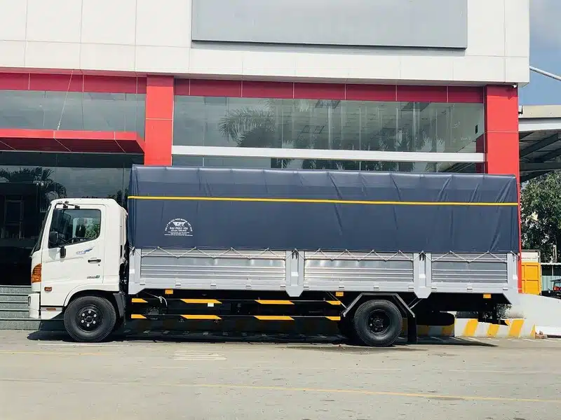 Xe tải Hino 6 tấn thùng mui bạt