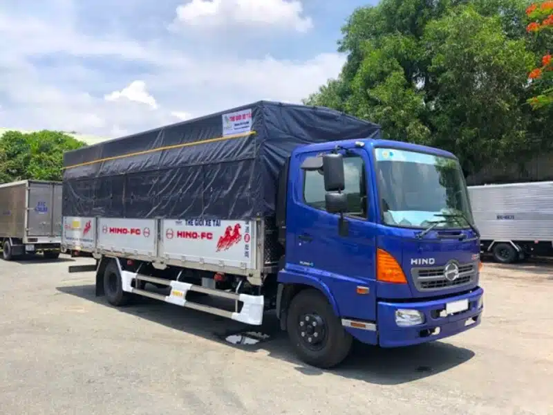 Xe tải Hino 6 tấn thùng mui bạt