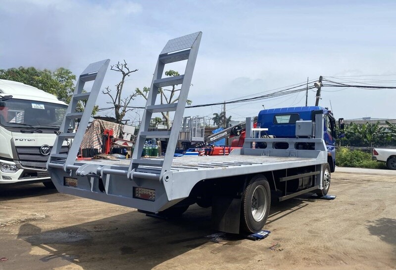 Xe ô tô tải nâng đầu chở máy chuyên dụng Fuso fi 170