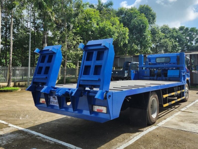 Xe ô tô tải nâng đầu chở máy chuyên dụng Fuso fi 170