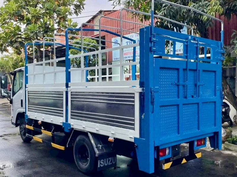 Xe tải 1T9 ISUZU QKR210 thùng mui bạt có bửng nâng hạ