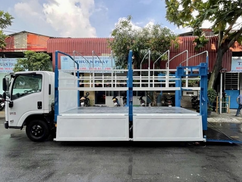 Xe tải 1T9 ISUZU QKR210 thùng mui bạt bửng nâng