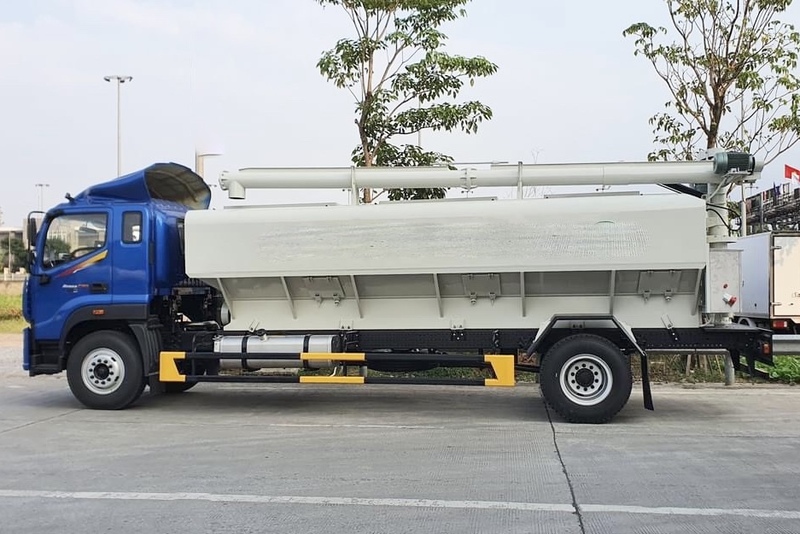Xe bồn chở cám 13 khối bơm trục vít THACO AUMAN C160