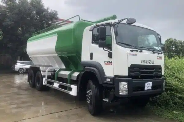 Xe bồn chở cám bơm trục vít 25 khối ISUZU