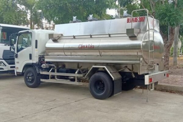 Xe bồn xi téc chở xăng dầu 7 khối inox ISUZU QKR550 Xe bồn xi téc chở xăng dầu 7 khối inox ISUZU QKR550