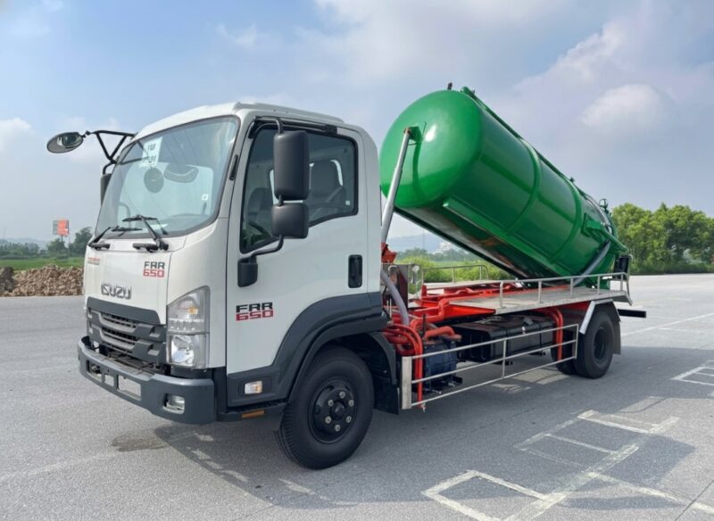 Xe ô tô hút chất thải 6 khối Isuzu FRR 650 bồn xitec 6m3 Xe ô tô hút chất thải 6 khối Isuzu FRR 650 bồn xitec 6m3