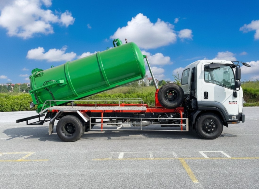 Xe ô tô hút chất thải 6 khối Isuzu FRR 650 bồn xitec 6m3