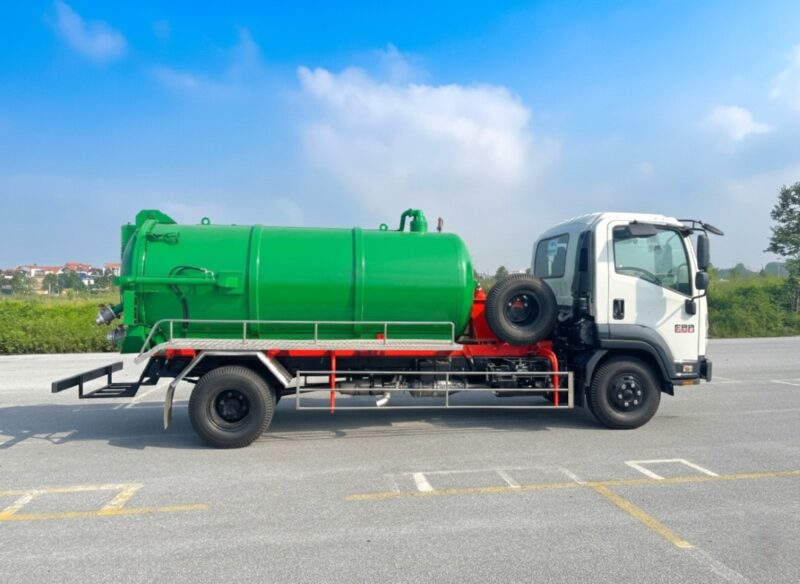 Xe ô tô hút chất thải 6 khối Isuzu FRR 650 bồn xitec 6m3