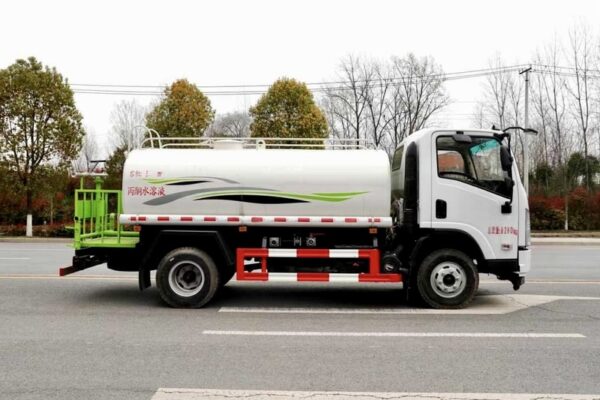 Xe bồn phun nước rử đường 5 khối SHACMAN nhập khẩu nguyên chiếc