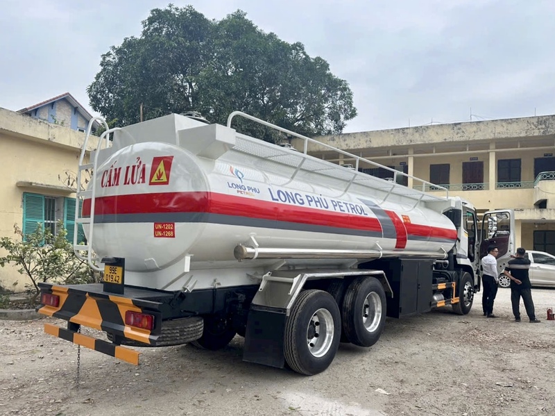 Xe chở xăng dầu 20 khối Dongfeng 270 chân co Chia 4 khoang
