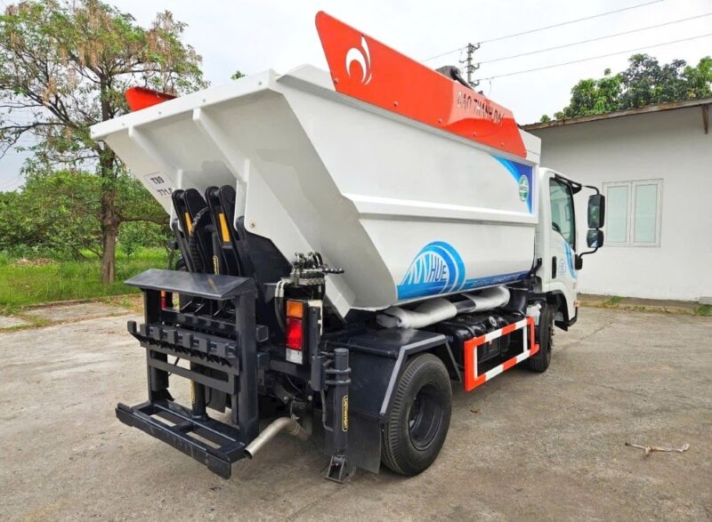 Xe chở rác 7 khối ISUZU QKR 230 thùng 7m3