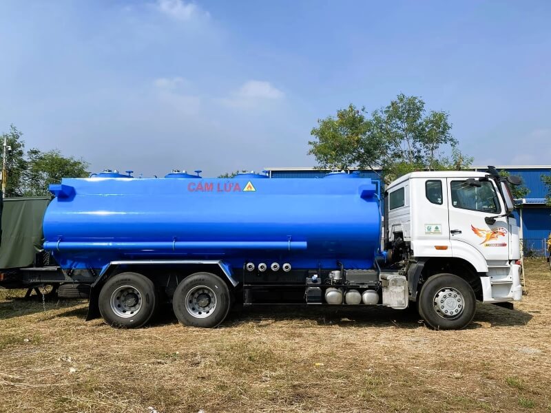 Xe bồn xi téc chở xăng dầu 18 khối Howo Man New 3 chân