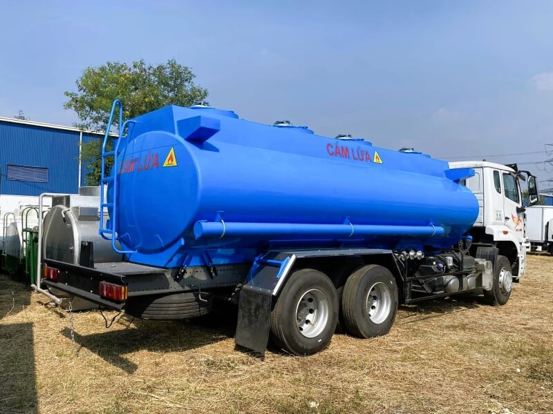 Xe bồn xi téc chở xăng dầu 18 khối Howo Man New 3 chân