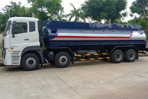 Xe bồn chở xăng dầu 22 khối UD Trucks 4 chân nhập khẩu Thái Lan 22m3