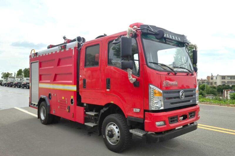 Xe ô tô chữa cháy 5 khối Dongfeng 4x4 cứu hoả 5m3 nhập khẩu