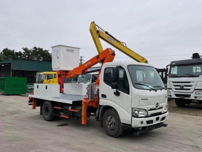 Xe ô tô Hino lắp thang nâng người làm việc trên cao Dasan