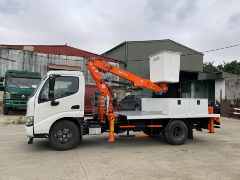 Xe ô tô Hino lắp thang nâng người làm việc trên cao Dasan