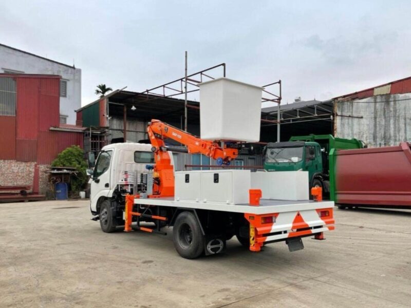 Xe ô tô Hino lắp thang nâng người làm việc trên cao Dasan