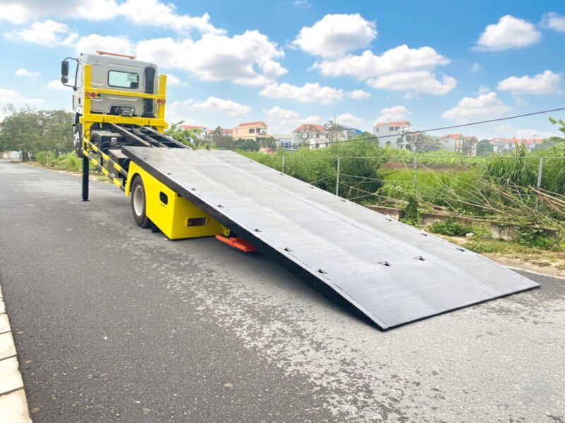 Xe ô tô nâng đầu sàn trượt càng kéo đa năng Chenglong M3 kéo chở xe chuyên dùng