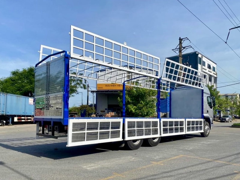 Xe tải 15 tấn Chenglong 3 chân thùng bạt vỉ mở cánh dơi 9m9