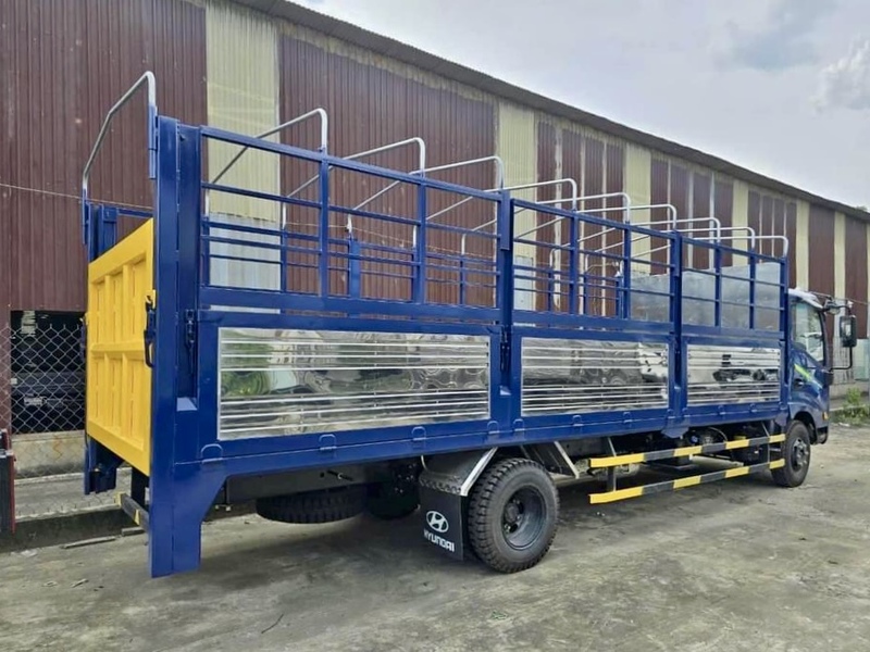 Xe tải 2.5 tấn Tera 345SL thùng mui bạt bửng nâng