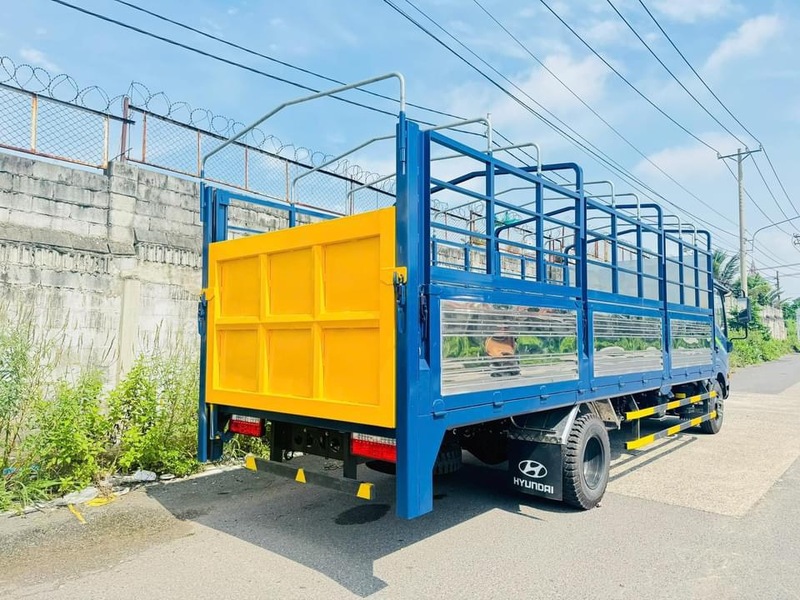 Xe tải 2.5 tấn Tera 345SL thùng mui bạt bửng nâng
