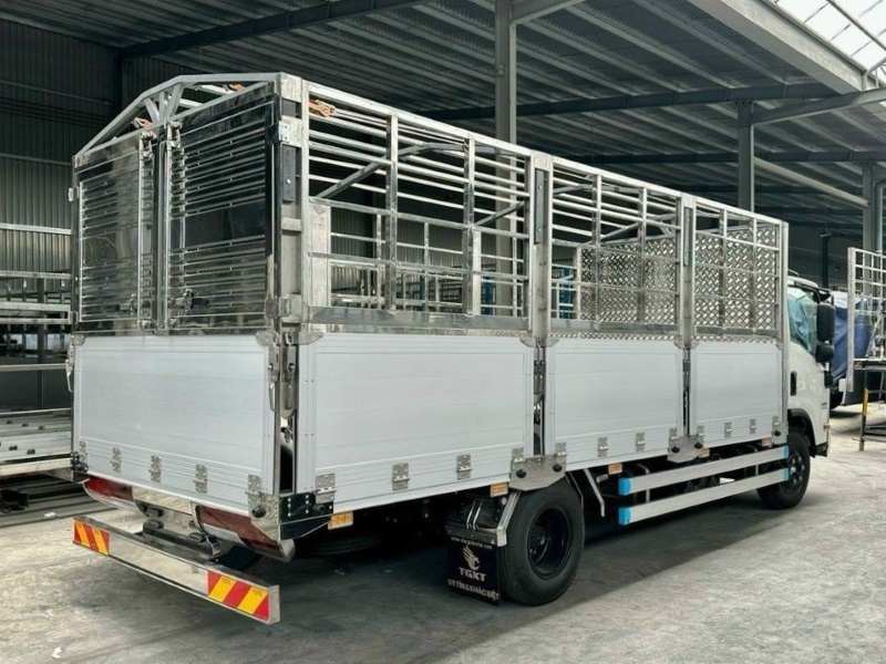 Xe tải 3.5 tấn Isuzu NPR400 thùng mui bạt 5m2