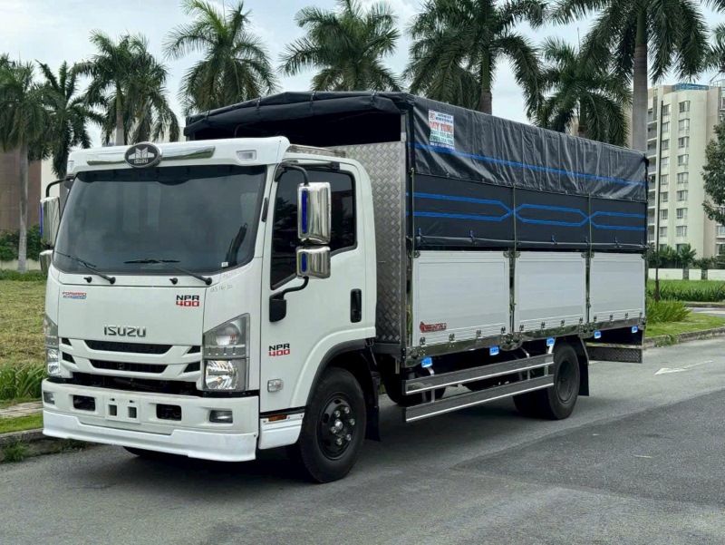 Xe tải 3.5 tấn Isuzu NPR400 thùng mui bạt 5m2 Xe tải 3.5 tấn Isuzu NPR400 thùng mui bạt 5m2