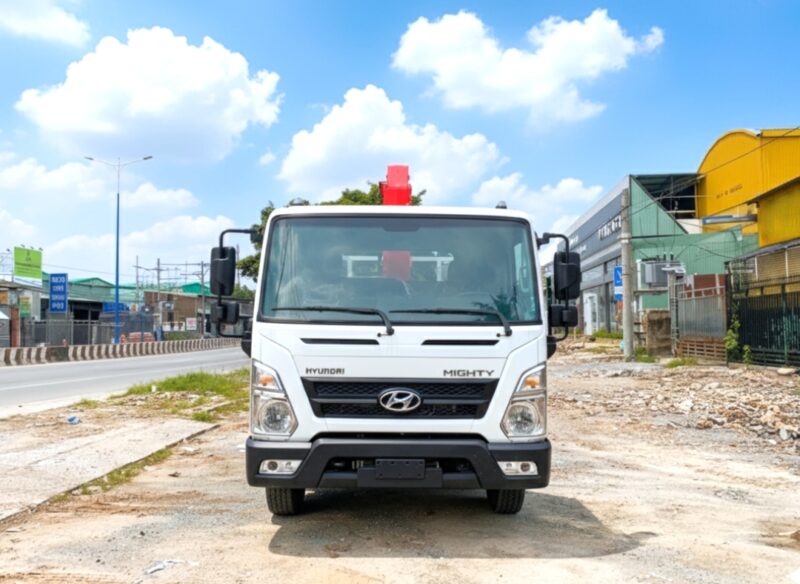 Xe tải 5 tấn Hyundai Mighty EX900XL lắp cẩu 3 tấn 4 đốt Unic 344 Xe tải 5 tấn Hyundai Mighty EX900XL lắp cẩu 3 tấn 4 đốt Unic 344