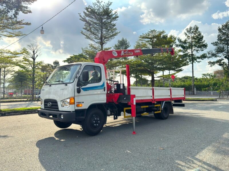 Xe tải 5 tấn Hyundai Mighty W11SL lắp cẩu Unic 340 3 tấn 4 khúc Xe tải 5 tấn Hyundai Mighty W11SL lắp cẩu Unic 340 3 tấn 4 khúc