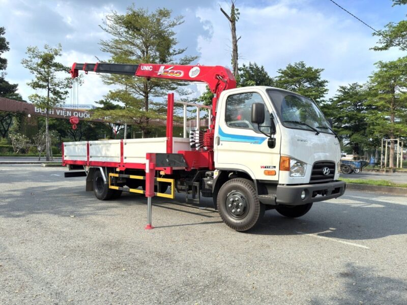 Xe tải 5 tấn Hyundai Mighty W11SL lắp cẩu Unic 340 3 tấn 4 khúc Xe tải 5 tấn Hyundai Mighty W11SL lắp cẩu Unic 340 3 tấn 4 khúc