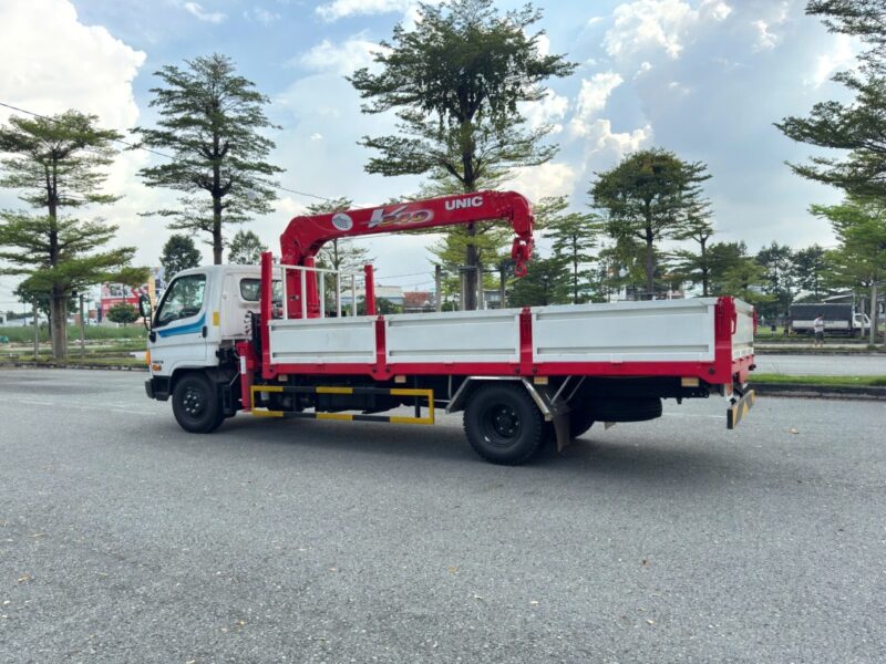 Xe tải 5 tấn Hyundai Mighty W11SL lắp cẩu Unic 340 3 tấn 4 khúc