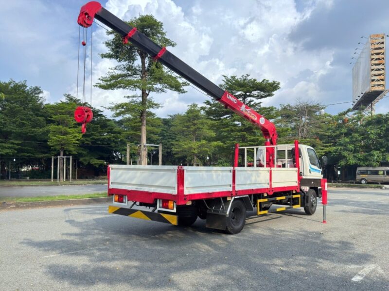 Xe tải 5 tấn Hyundai Mighty W11SL lắp cẩu Unic 340 3 tấn 4 khúc