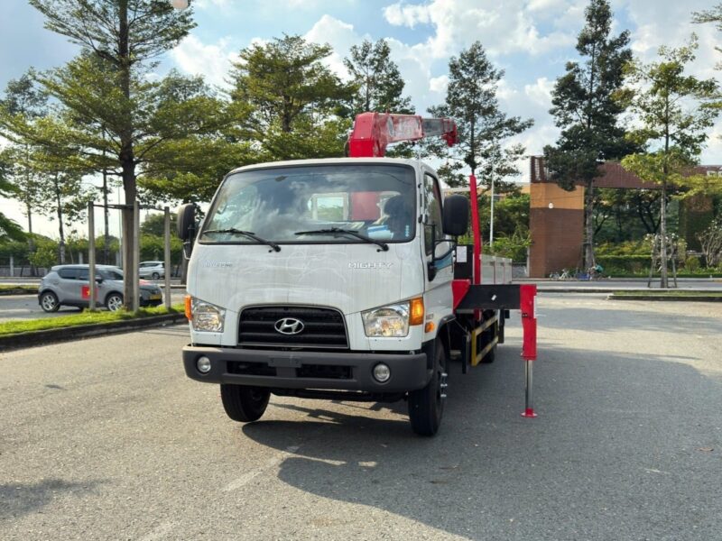 Xe tải 5 tấn Hyundai Mighty W11SL lắp cẩu Unic 340 3 tấn 4 khúc
