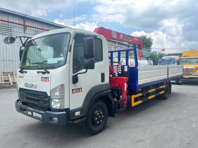 Xe tải 5 tấn Isuzu FRR90 lắp cẩu 3 tấn 3 khúc Unic 340 Xe tải 5 tấn Isuzu FRR90 lắp cẩu 3 tấn 3 khúc Unic 340