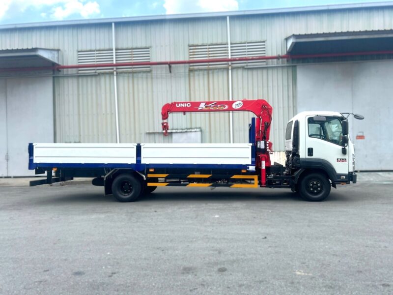 Xe tải 5 tấn Isuzu FRR90 lắp cẩu 3 tấn 3 khúc Unic 340