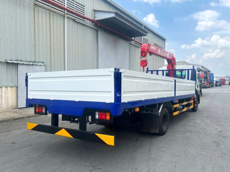 Xe tải 5 tấn Isuzu FRR90 lắp cẩu 3 tấn 3 khúc Unic 340