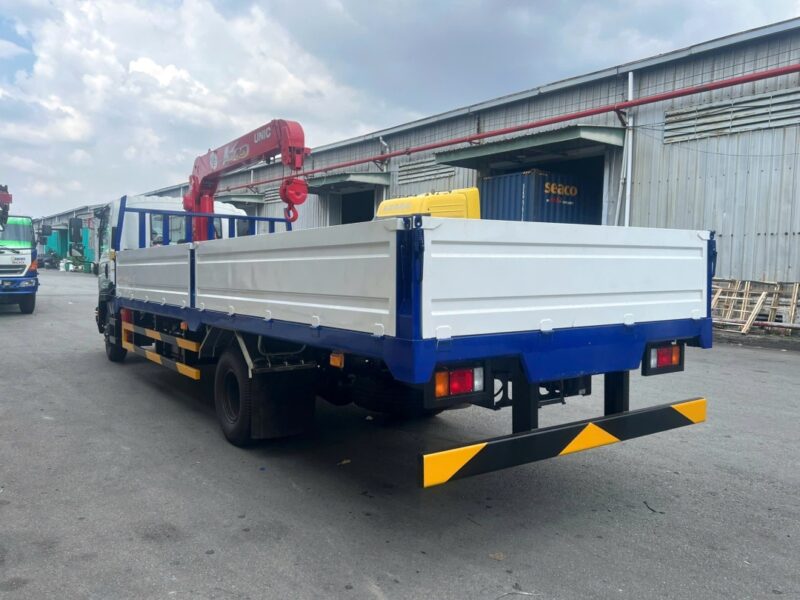 Xe tải 5 tấn Isuzu FRR90 lắp cẩu 3 tấn 3 khúc Unic 340