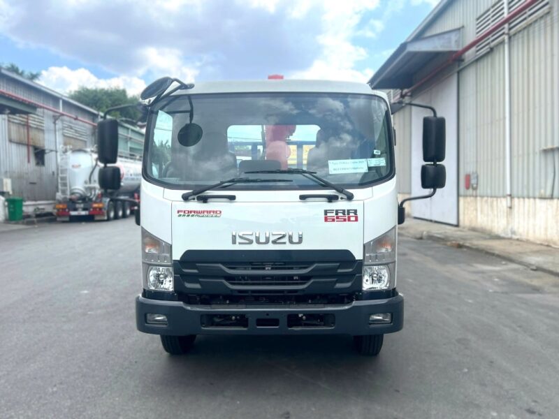 Xe tải 5 tấn Isuzu FRR90 lắp cẩu 3 tấn 3 khúc Unic 340 Xe tải 5 tấn Isuzu FRR90 lắp cẩu 3 tấn 3 khúc Unic 340