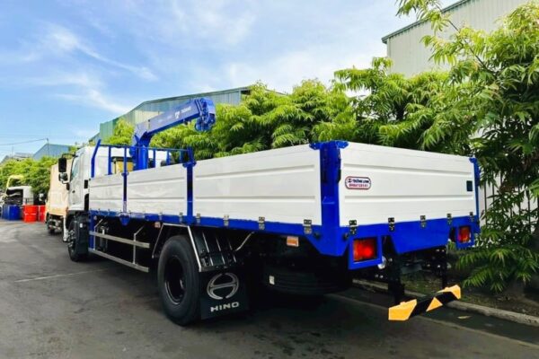 Xe tải 8 tấn Hino FG lắp cẩu 3 tấn 4 đoạn Tadano Z300