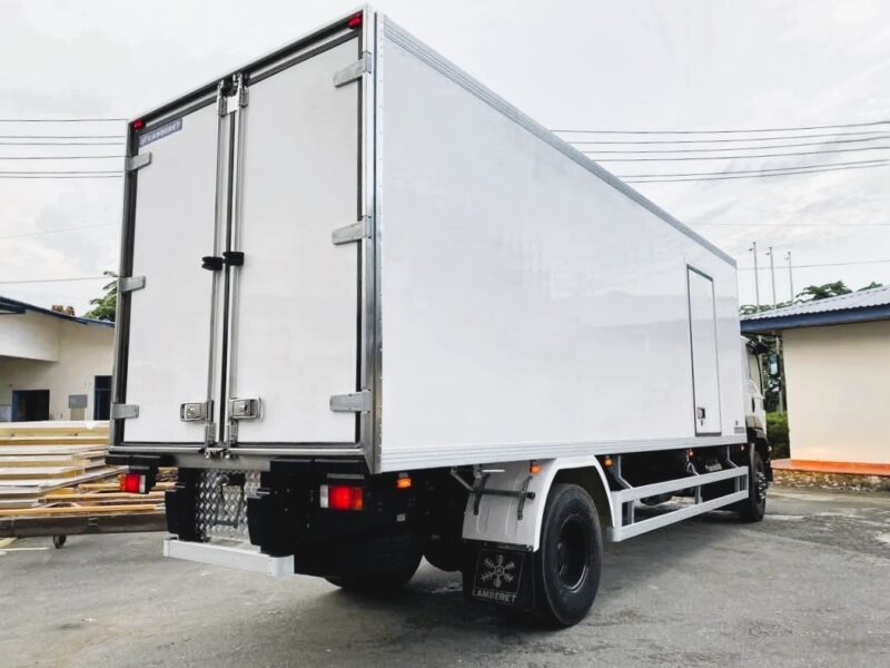 Xe tải 8 tấn Isuzu FVR thùng đông lạnh
