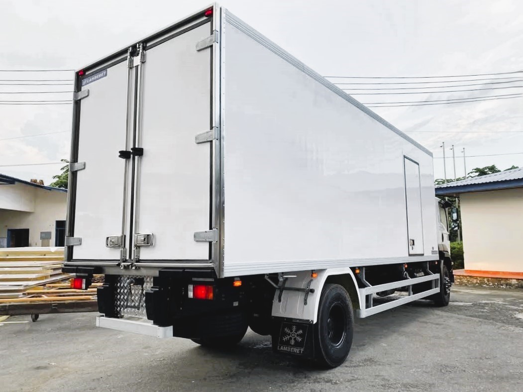 Xe tải 8 tấn Isuzu FVR thùng đông lạnh