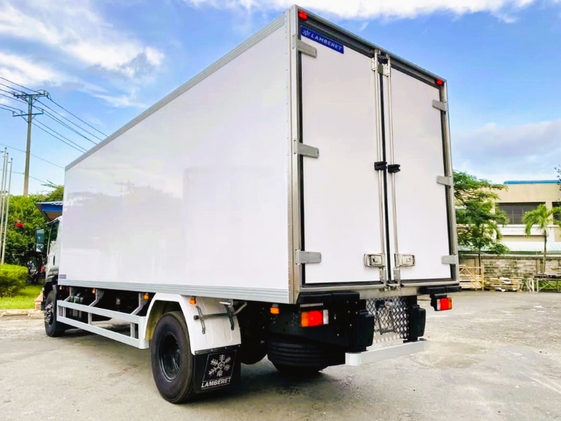 Xe tải 8 tấn Isuzu FVR thùng đông lạnh