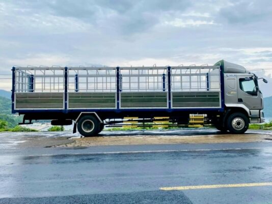 Xe tải 9 tấn Chenglong M3 2 chân 200Hp thùng mui bạt 9m9