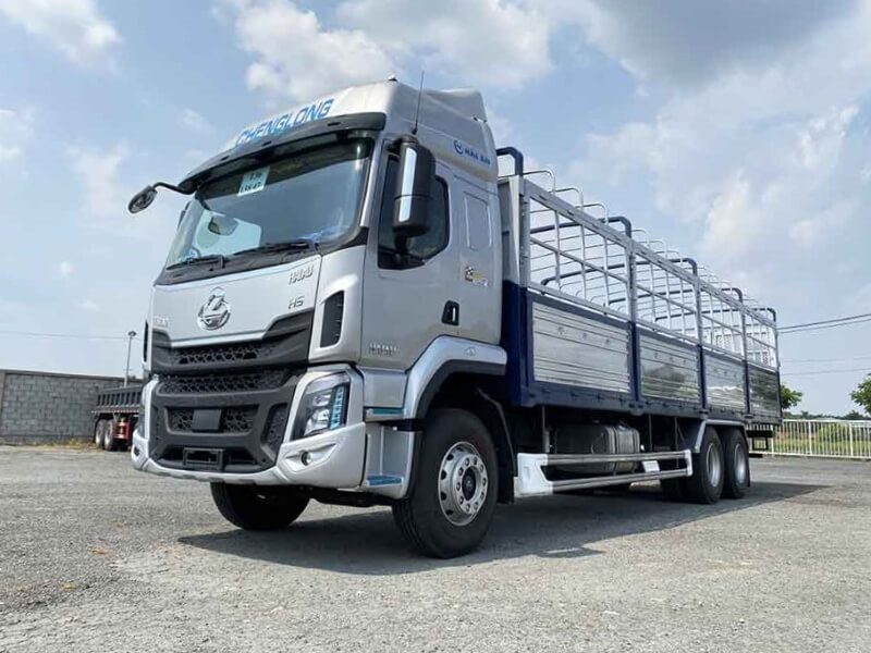 Xe tải 15 tấn Chenglong H5 3 chân thùng mui bạt 9m9 Xe tải 15 tấn Chenglong H5 3 chân thùng mui bạt 9m9